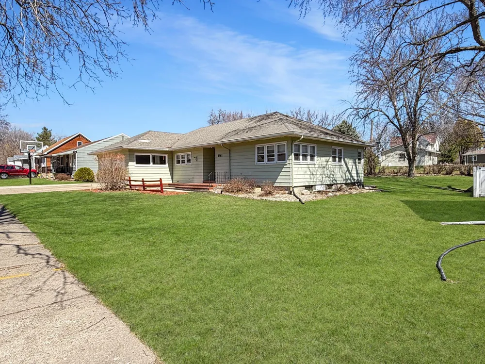 841 Redwood Drive Fairmont, MN 56031