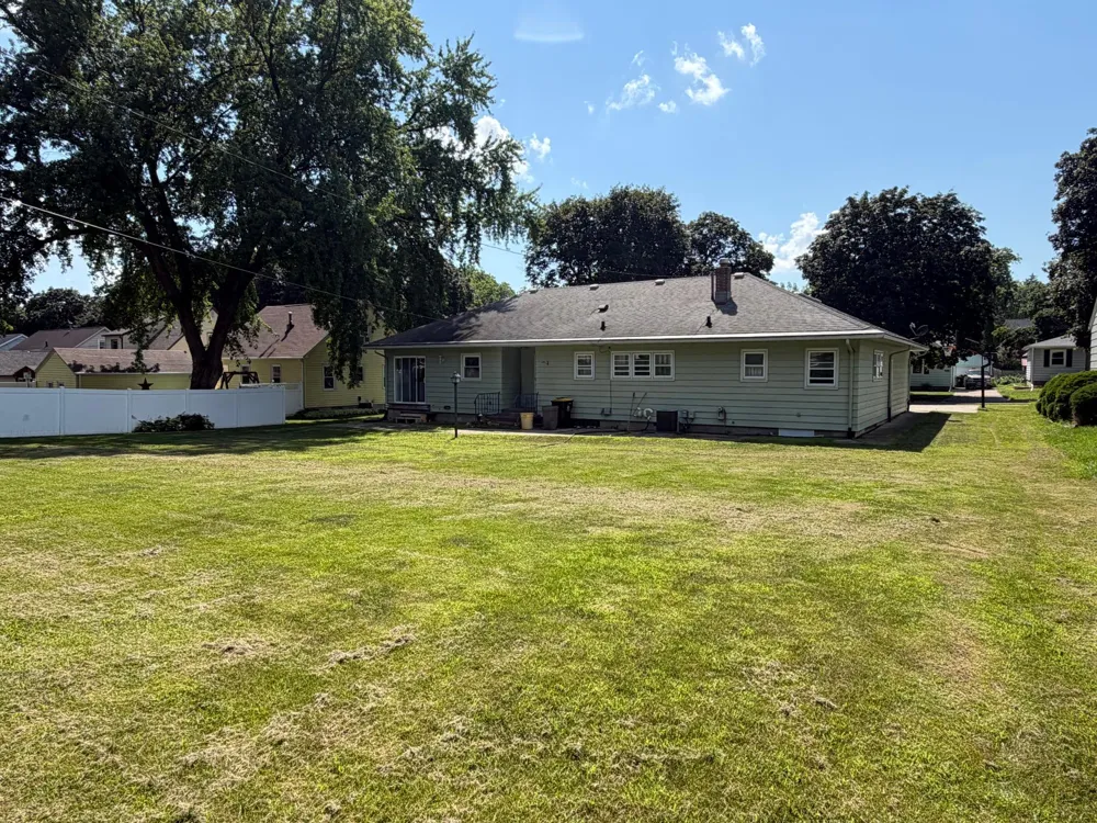 841 Redwood Drive Fairmont, MN 56031