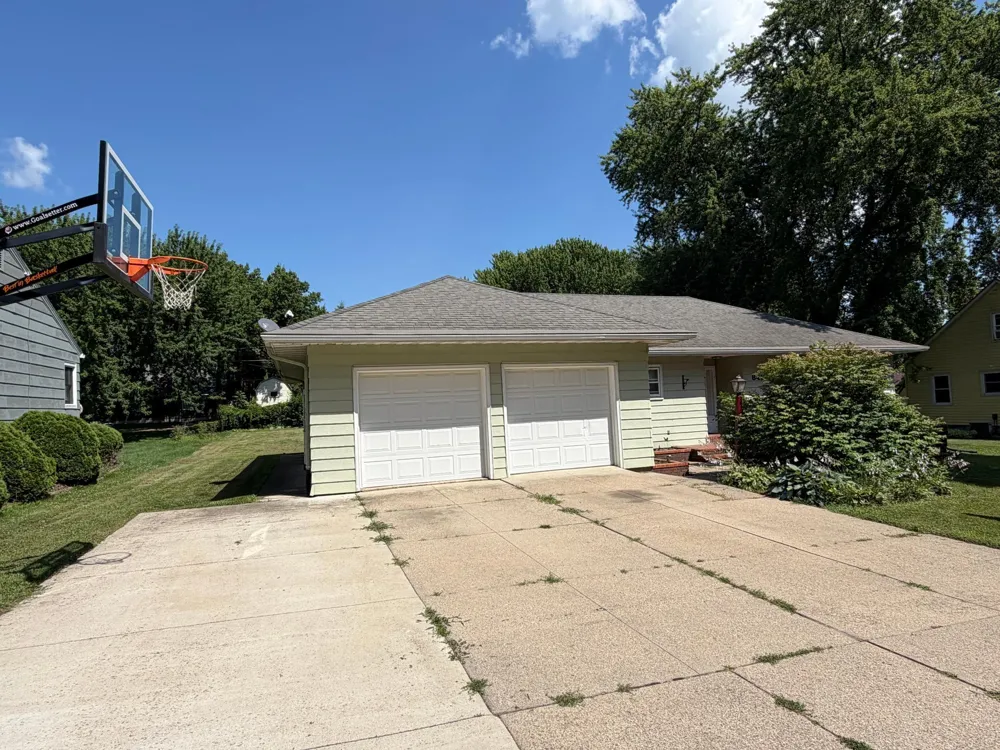 841 Redwood Drive Fairmont, MN 56031