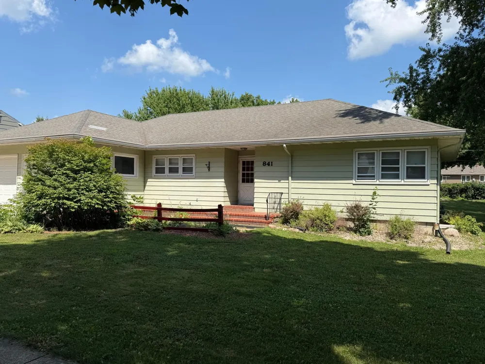 841 Redwood Drive Fairmont, MN 56031