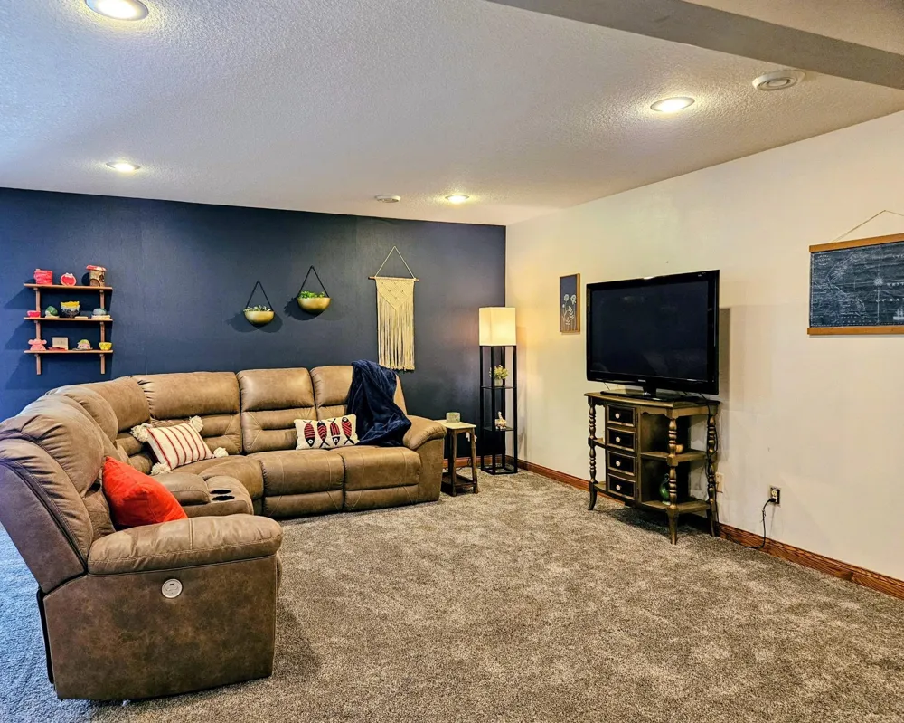 106 Ridge Road New London, MN 56273