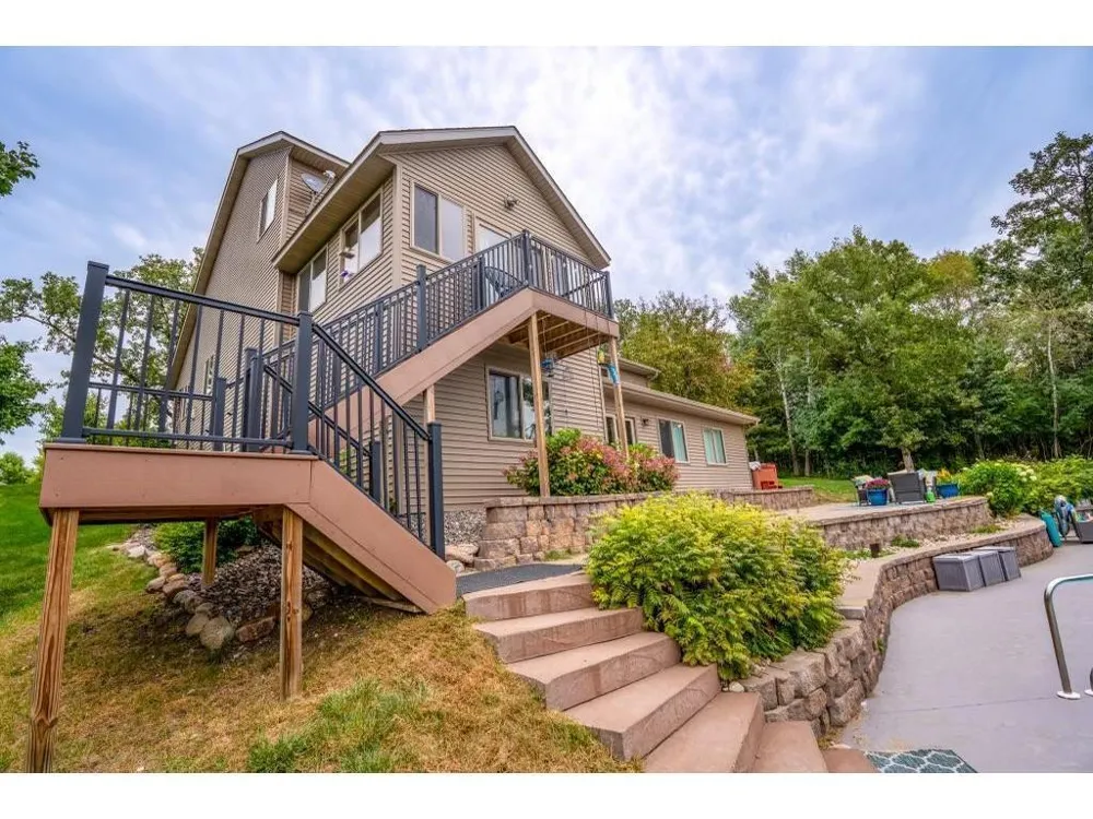 106 Ridge Road New London, MN 56273