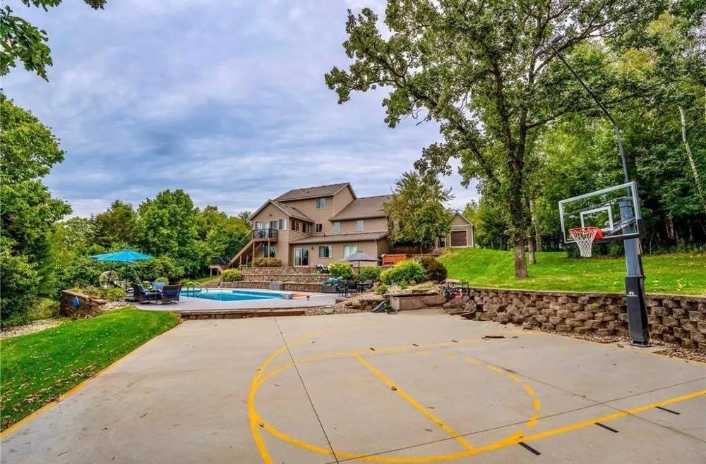 106 Ridge Road New London, MN 56273