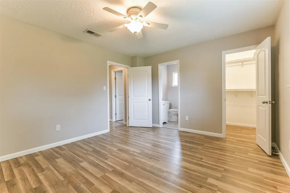 104 Brigadoon Lane Friendswood, TX 77546