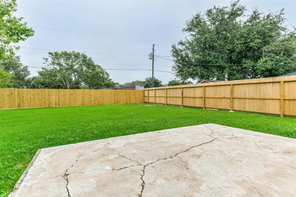 104 Brigadoon Lane Friendswood, TX 77546