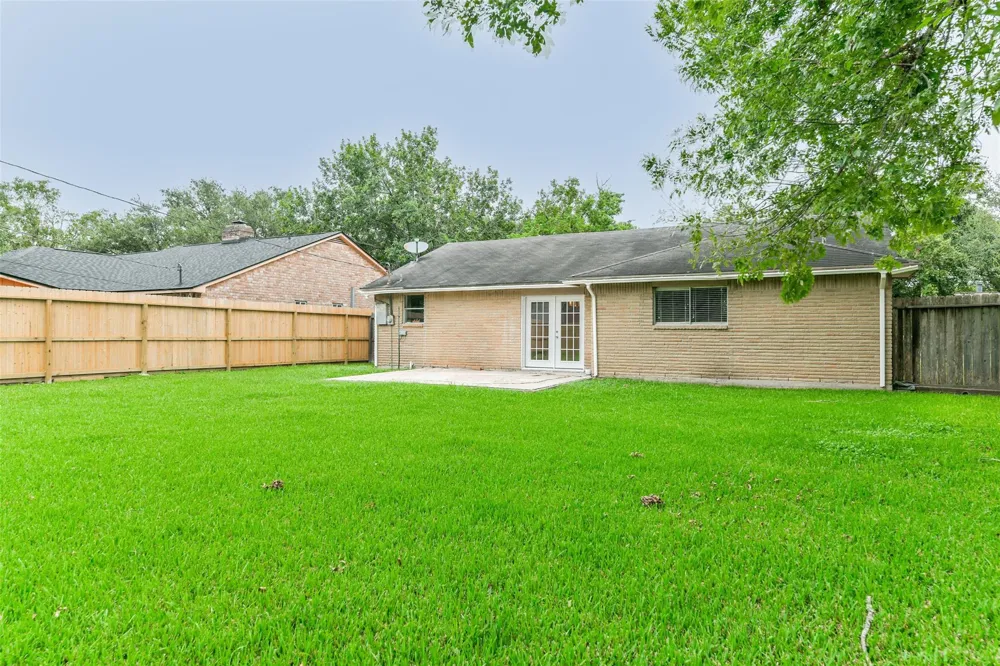 104 Brigadoon Lane Friendswood, TX 77546