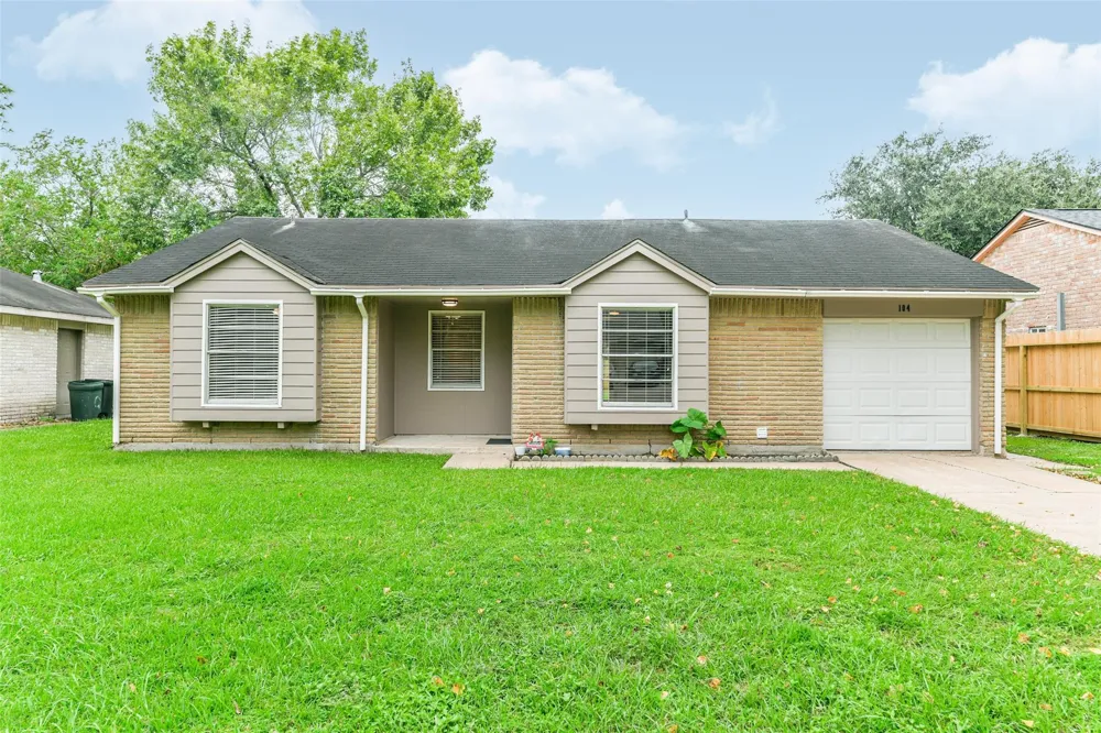 104 Brigadoon Lane Friendswood, TX 77546