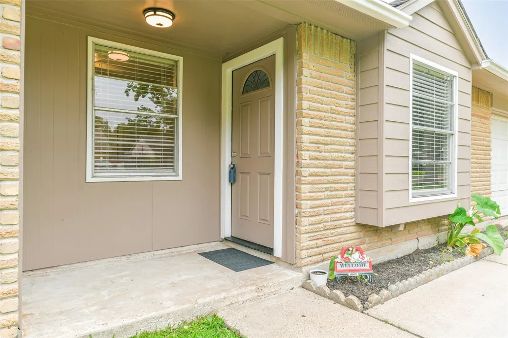 104 Brigadoon Lane Friendswood, TX 77546
