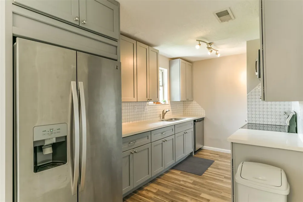 104 Brigadoon Lane Friendswood, TX 77546