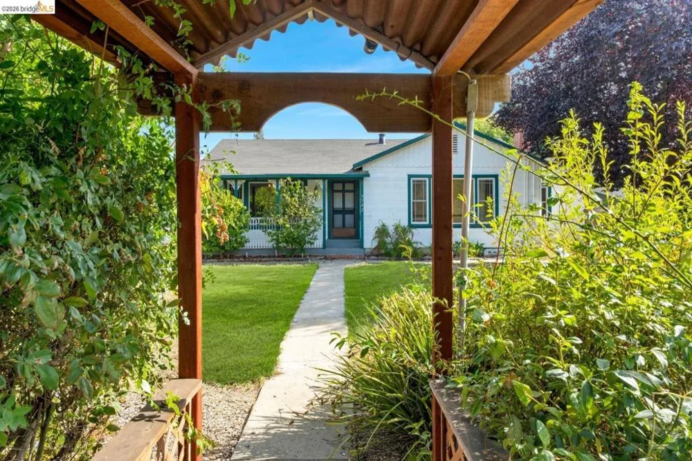 3742 Walnut Ave Concord, CA 94519