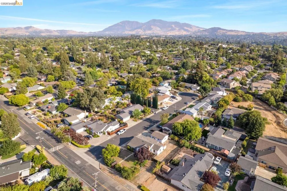 3742 Walnut Ave Concord, CA 94519