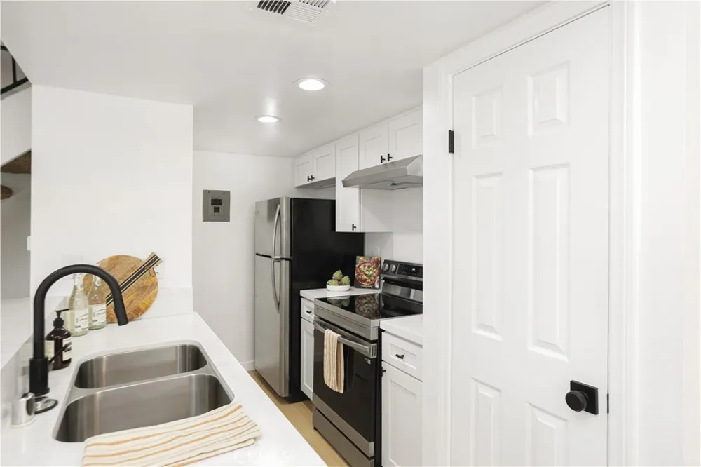 16635 Viewpoint #11b Huntington Beach, CA 92647