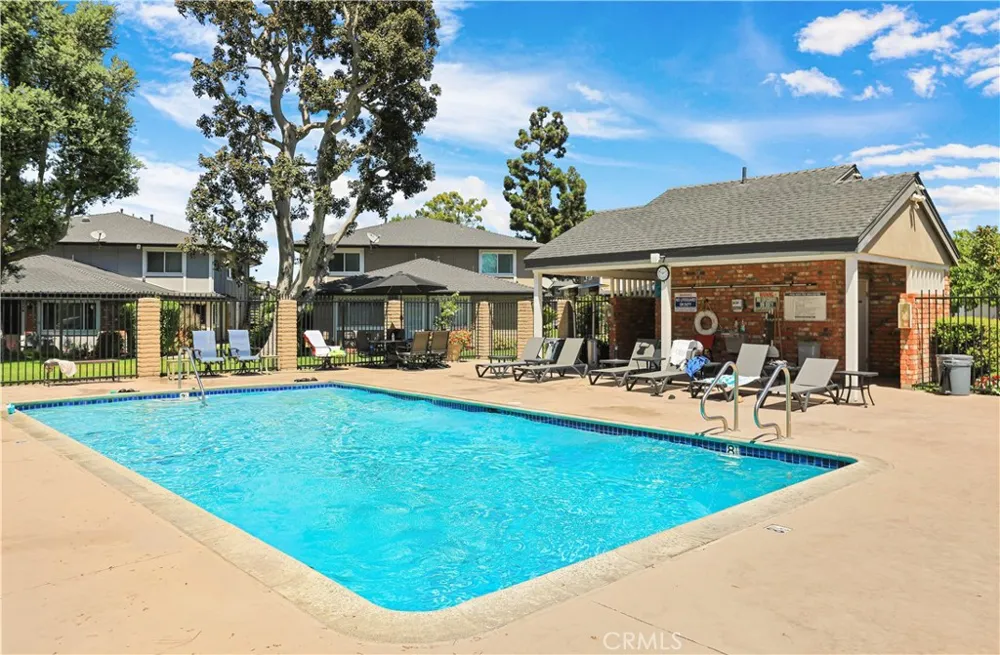 16635 Viewpoint #11b Huntington Beach, CA 92647