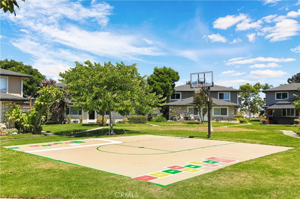 16635 Viewpoint #11b Huntington Beach, CA 92647