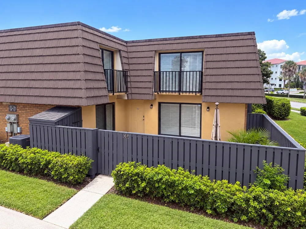 107 1st Way West Palm Beach, FL 33407