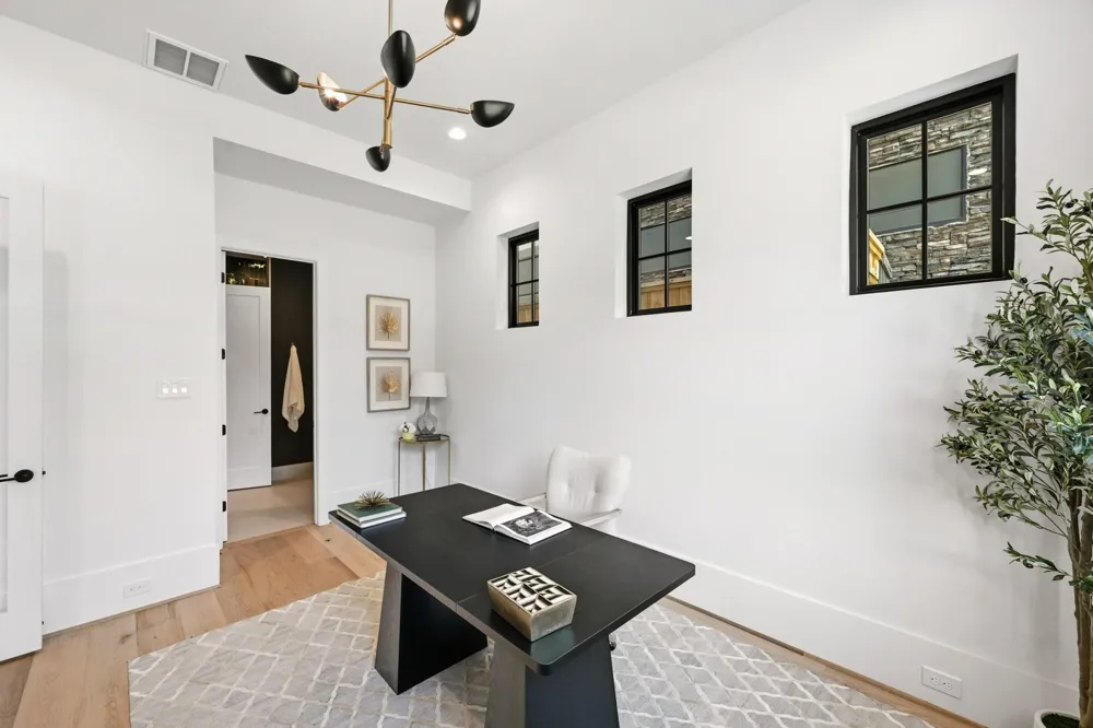 1642 Norfolk Street Houston, TX 77006