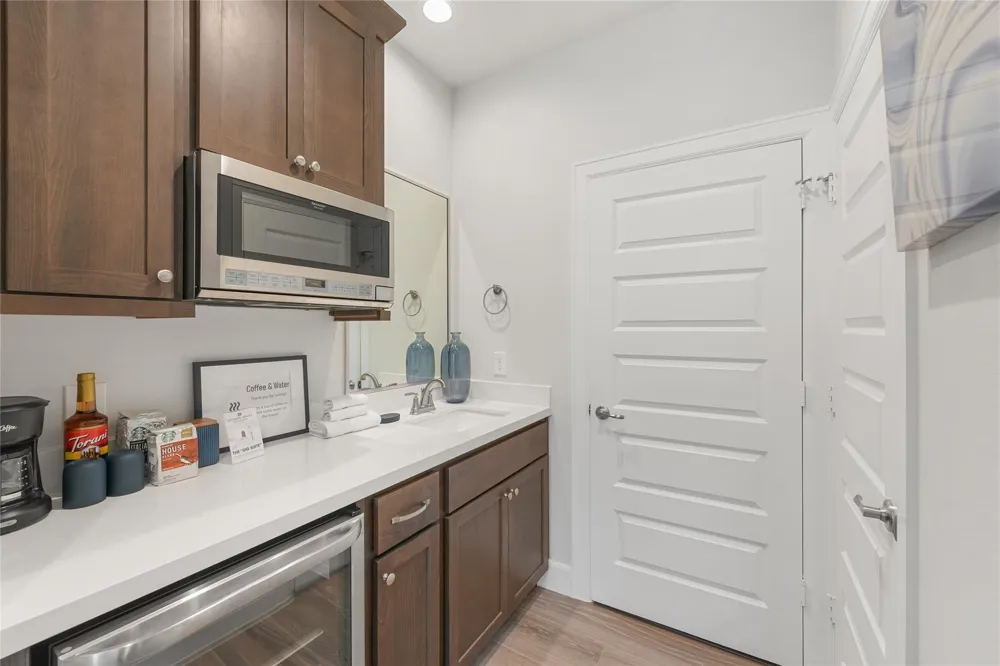 2704 Grand Fountains Drive #H Houston, TX 77054