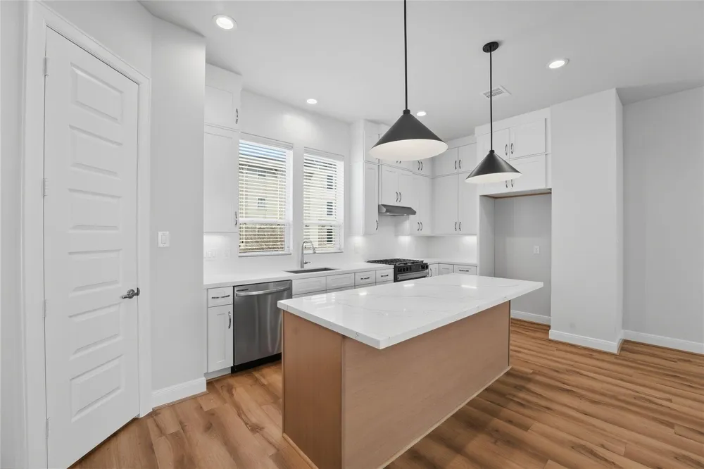 2704 Grand Fountains Drive #H Houston, TX 77054