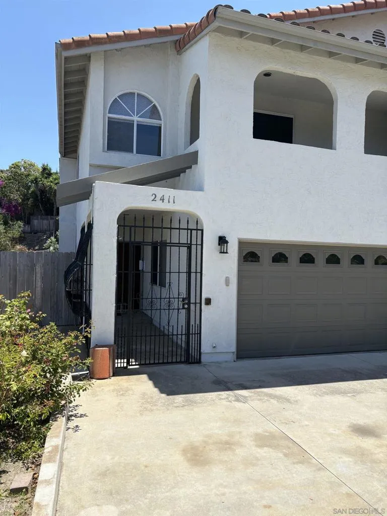 2411 Torrejon Carlsbad, CA 92009