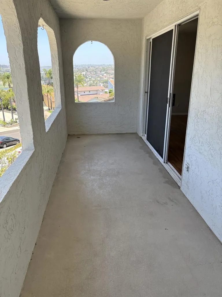 2411 Torrejon Carlsbad, CA 92009