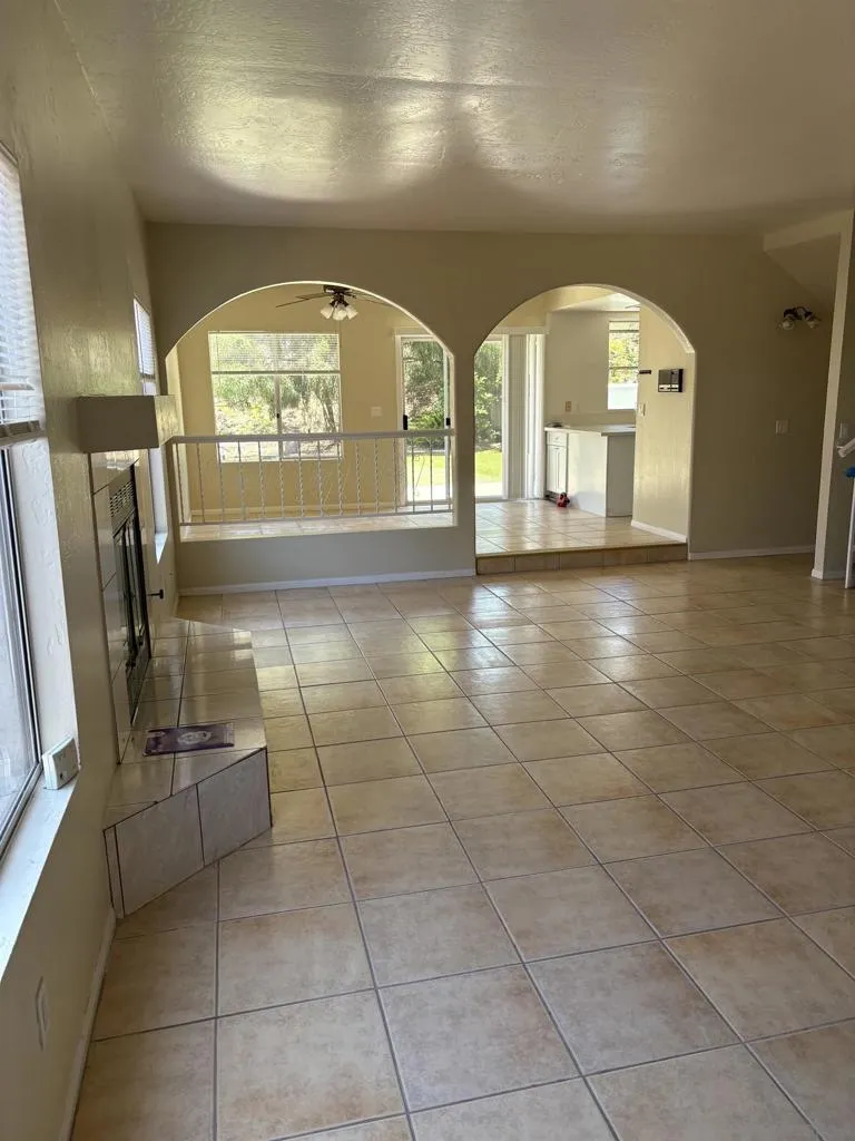 2411 Torrejon Carlsbad, CA 92009
