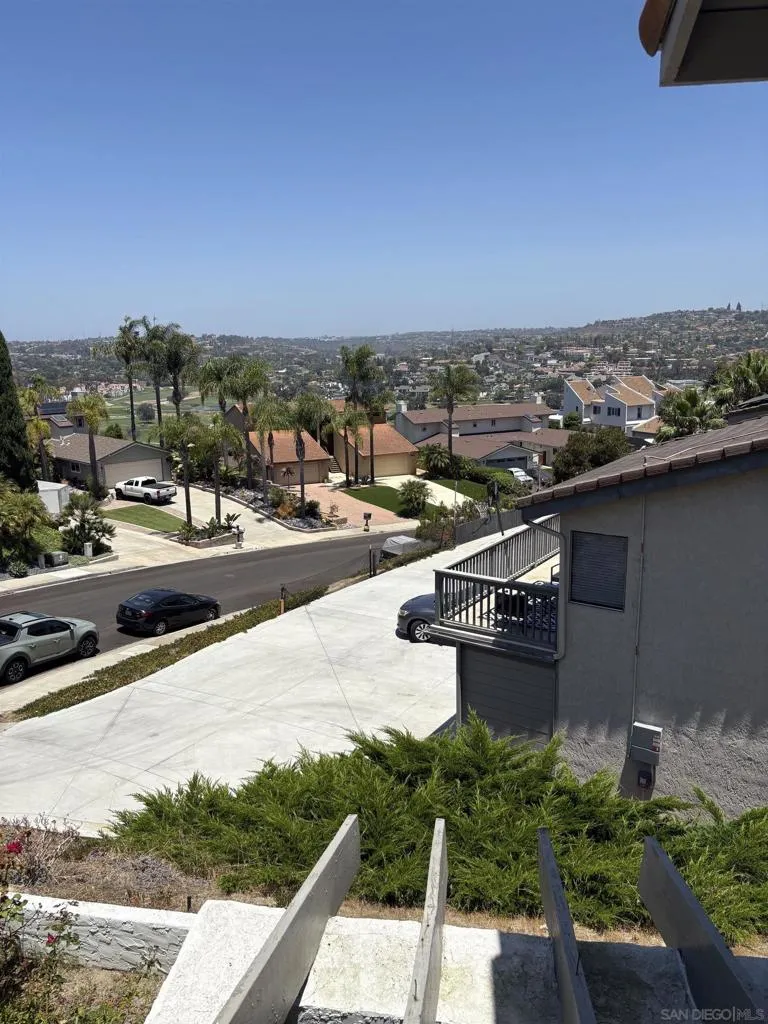 2411 Torrejon Carlsbad, CA 92009