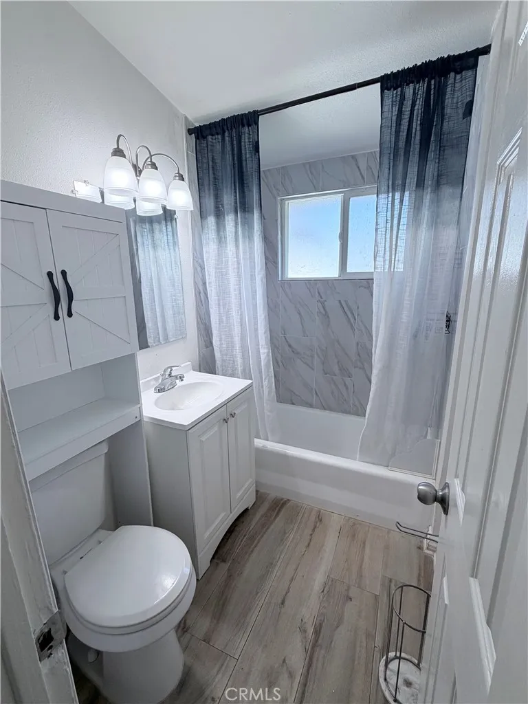 2045 Capri Mentone, CA 92359