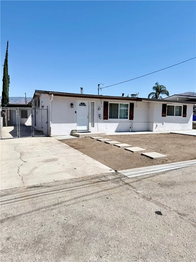 2045 Capri Mentone, CA 92359
