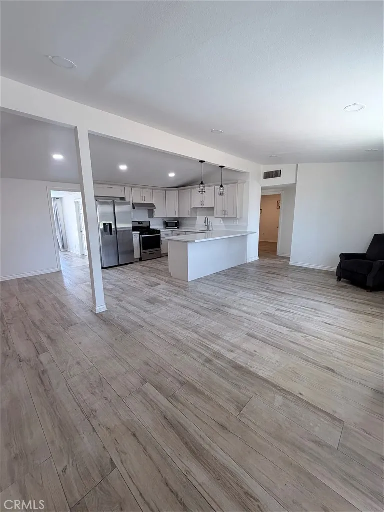 2045 Capri Mentone, CA 92359