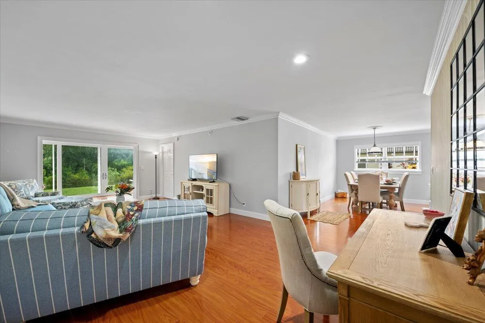 206 Lake Susan Lane West Palm Beach, FL 33411