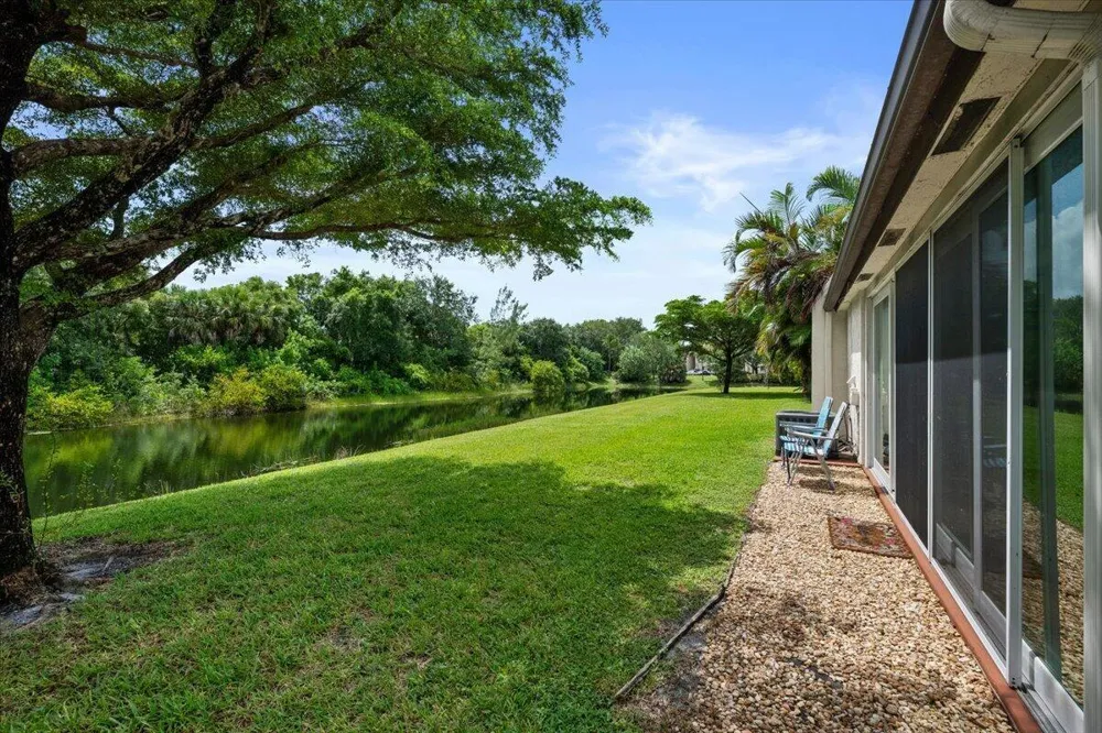 206 Lake Susan Lane West Palm Beach, FL 33411