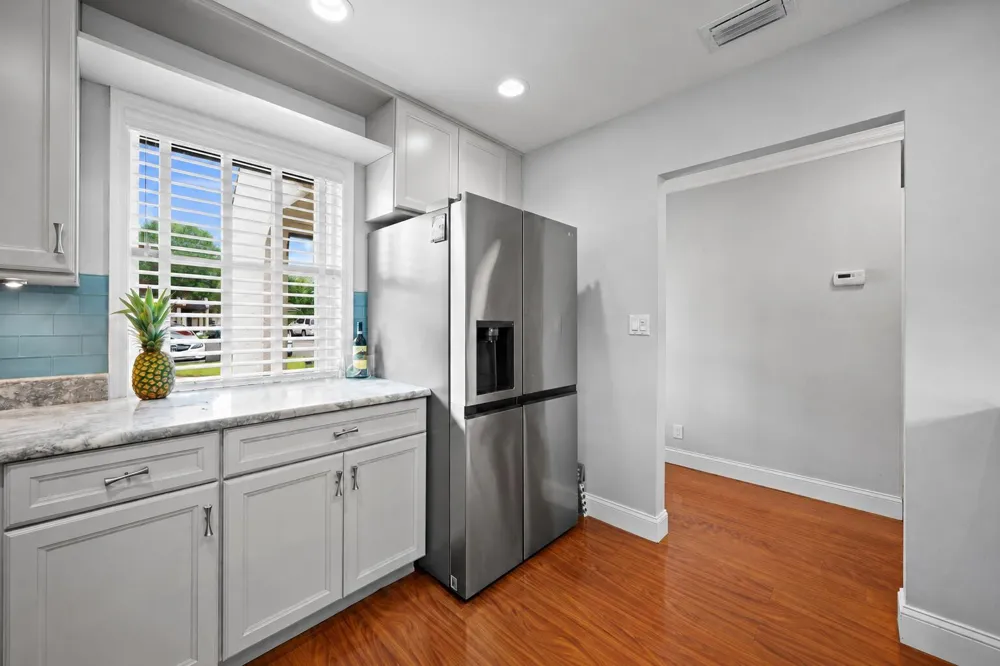 206 Lake Susan Lane West Palm Beach, FL 33411