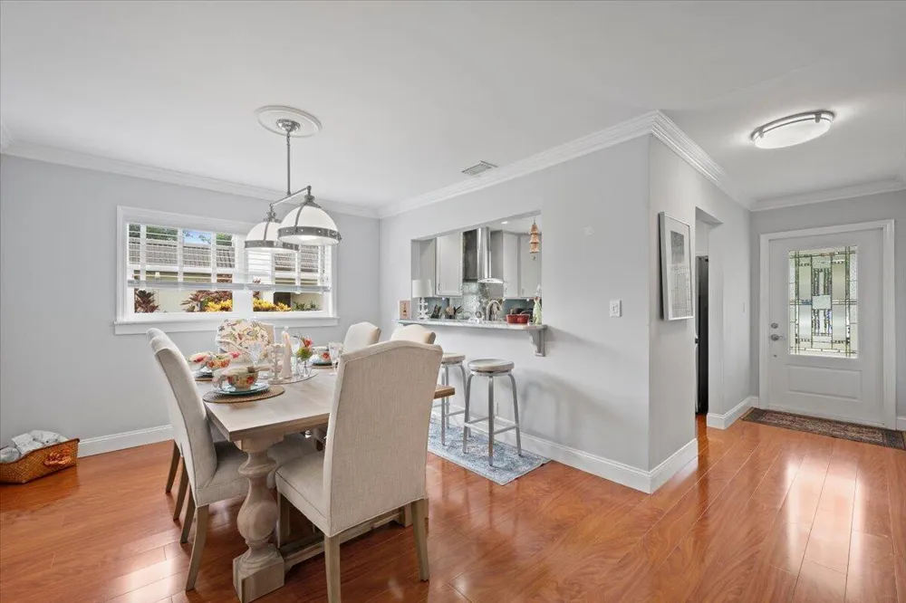 206 Lake Susan Lane West Palm Beach, FL 33411
