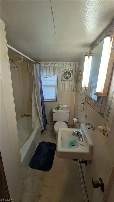 4323 Holly Spring Road Ramseur, NC 27316