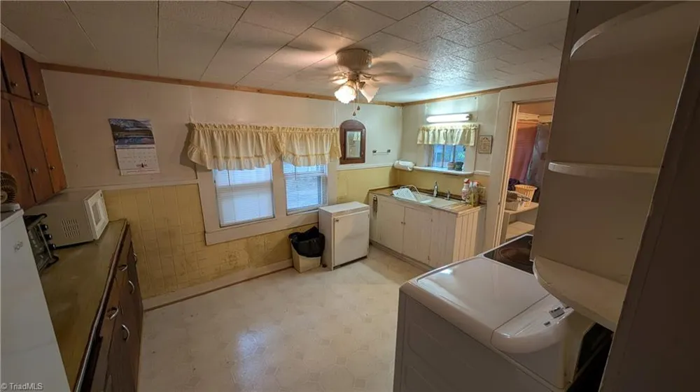 4323 Holly Spring Road Ramseur, NC 27316