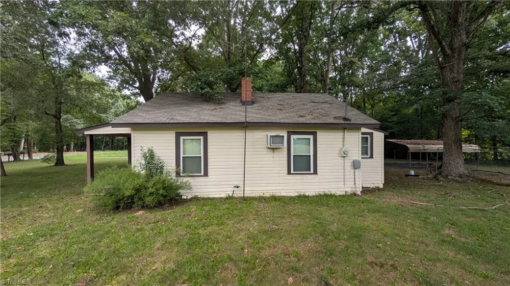 4323 Holly Spring Road Ramseur, NC 27316