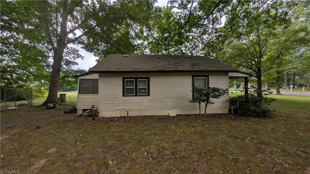4323 Holly Spring Road Ramseur, NC 27316