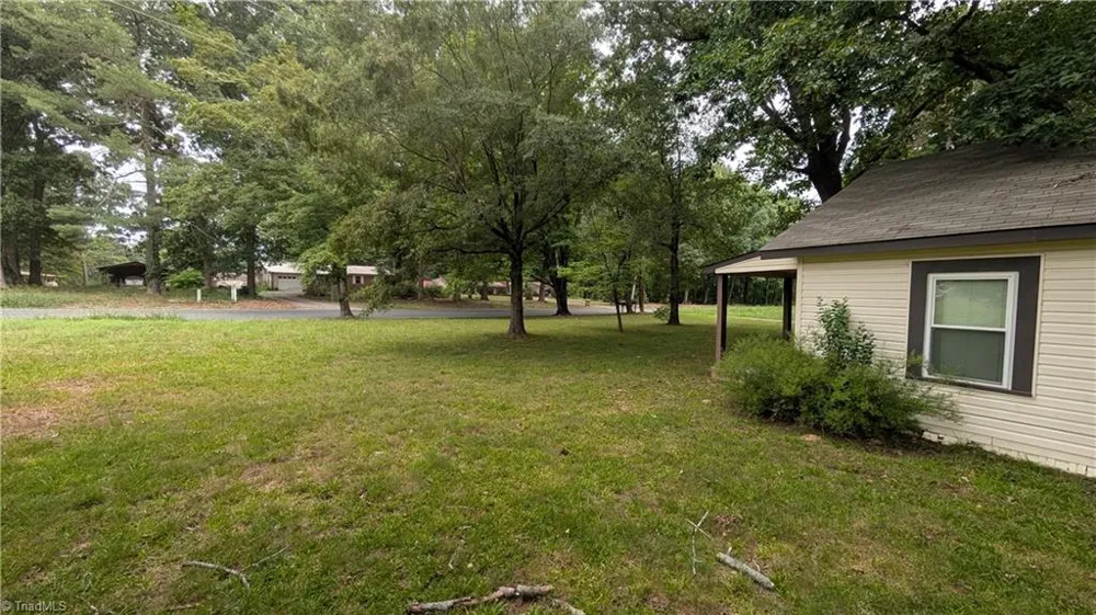 4323 Holly Spring Road Ramseur, NC 27316
