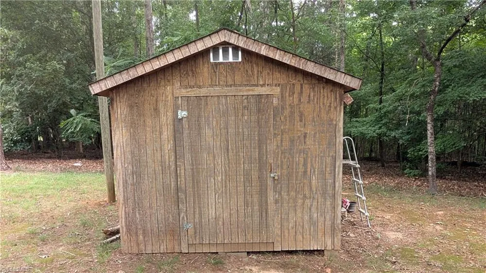 4323 Holly Spring Road Ramseur, NC 27316