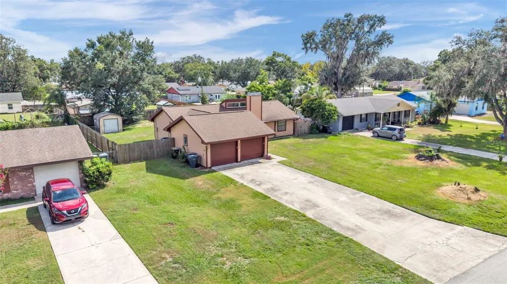 2236 COUNTRY LOOP Lakeland, FL 33811