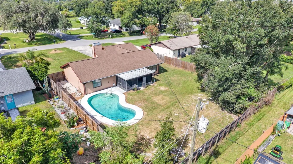 2236 COUNTRY LOOP Lakeland, FL 33811