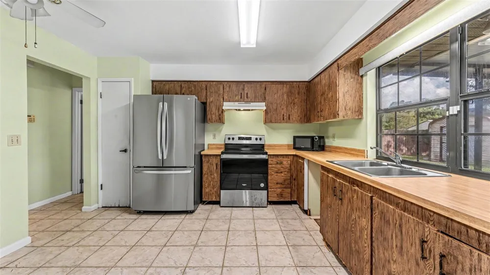 2236 COUNTRY LOOP Lakeland, FL 33811