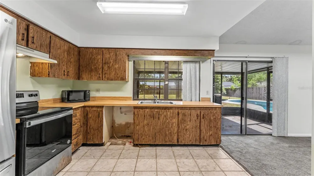2236 COUNTRY LOOP Lakeland, FL 33811