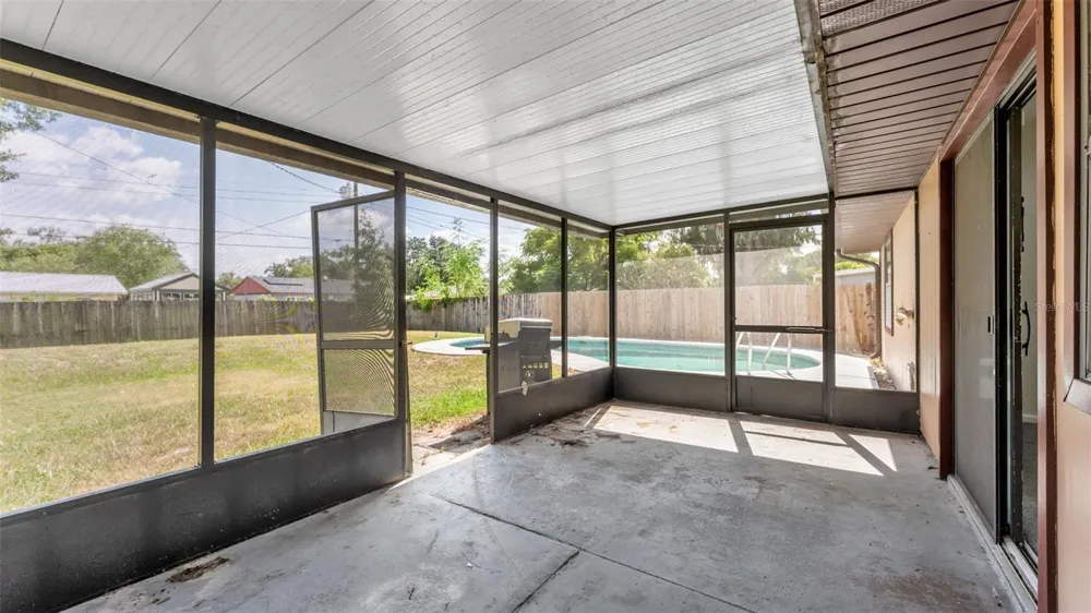 2236 COUNTRY LOOP Lakeland, FL 33811