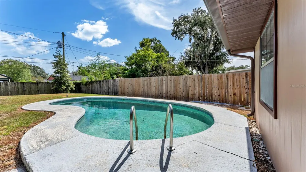2236 COUNTRY LOOP Lakeland, FL 33811