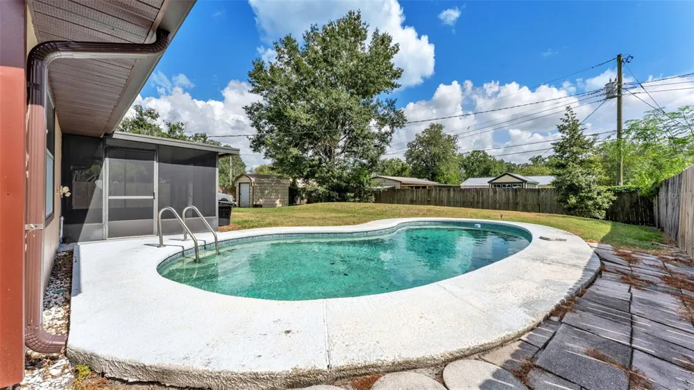 2236 COUNTRY LOOP Lakeland, FL 33811