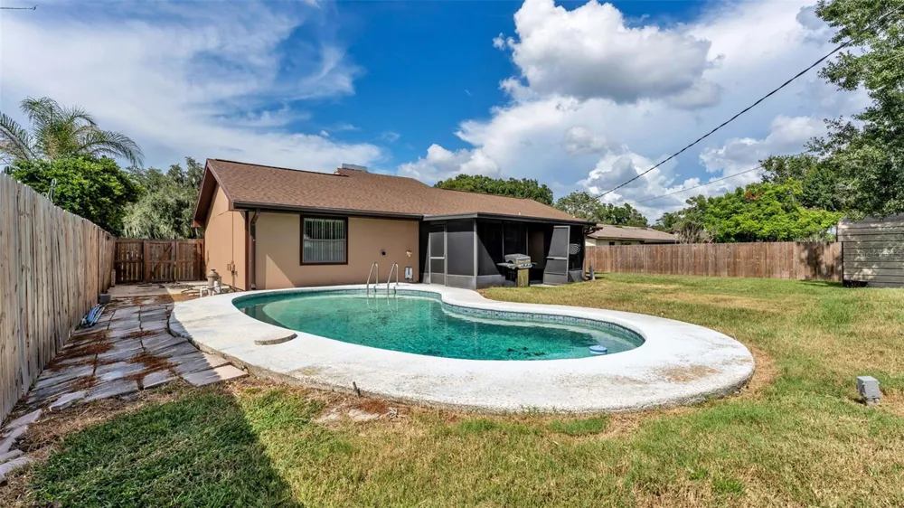 2236 COUNTRY LOOP Lakeland, FL 33811