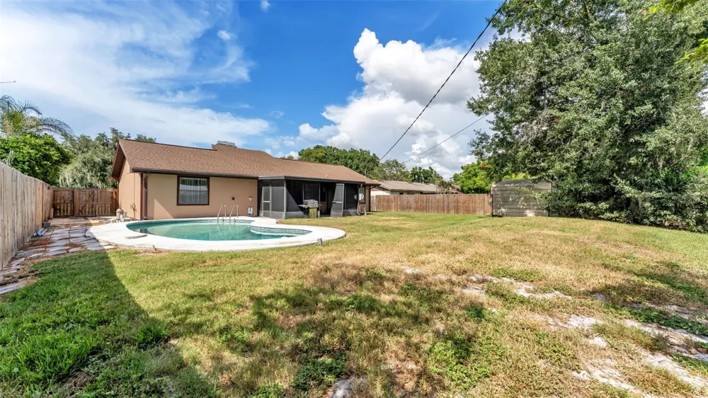2236 COUNTRY LOOP Lakeland, FL 33811