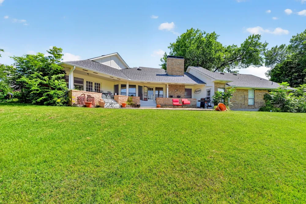 12 Meadowlake Drive Heath, TX 75032