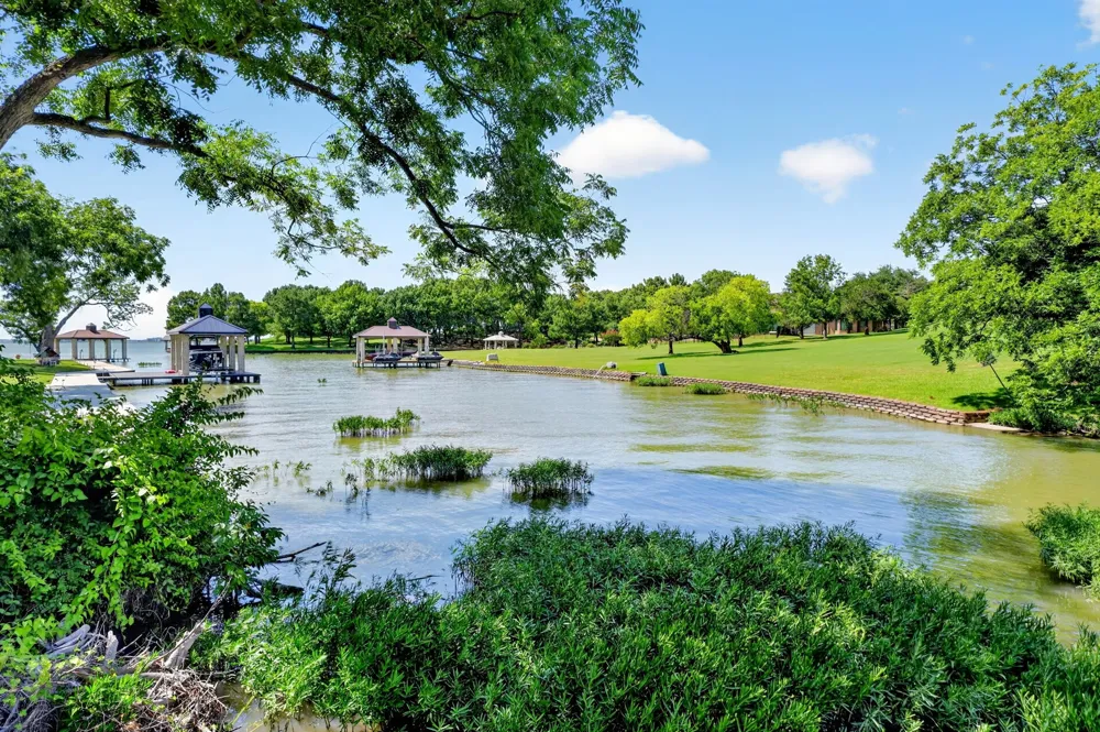 12 Meadowlake Drive Heath, TX 75032